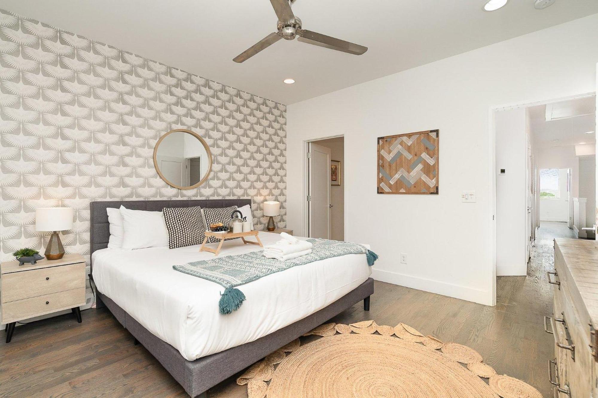 Double Time - Ping-pong Table - Mins To Germantown Holiday home *