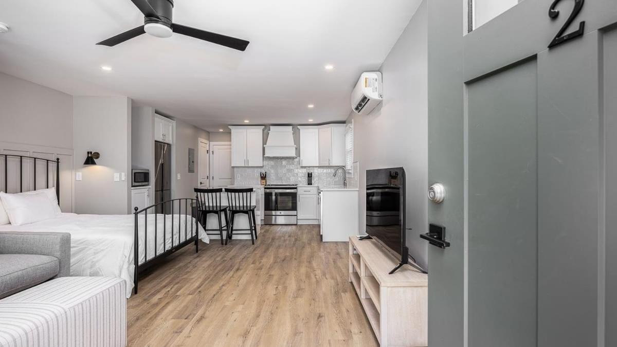 24-guest Retreat The Nomad: X2 1br X4 Apartment