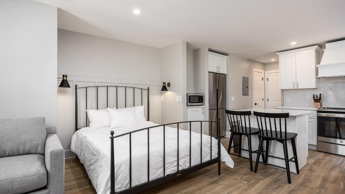 The Nomad: 4 1brs 2 24-guest Retreat Apartment Nashville