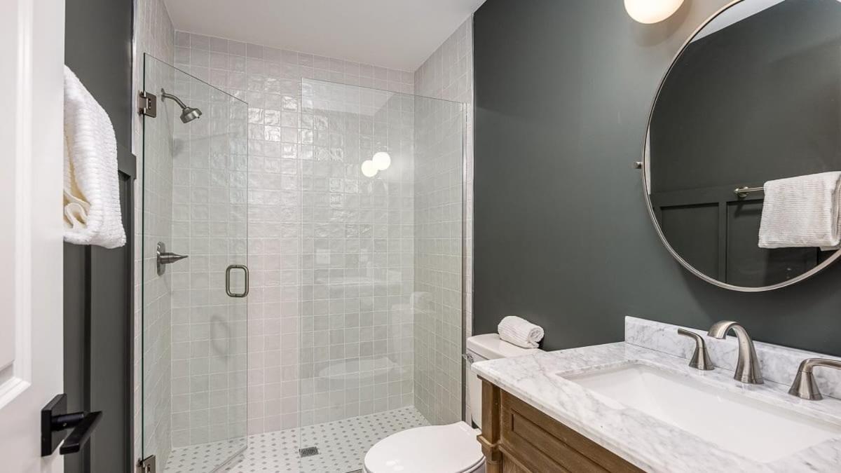 The Nomad 48-person Hillsboro Village Retreat 1br Spaces Apartment Nashville