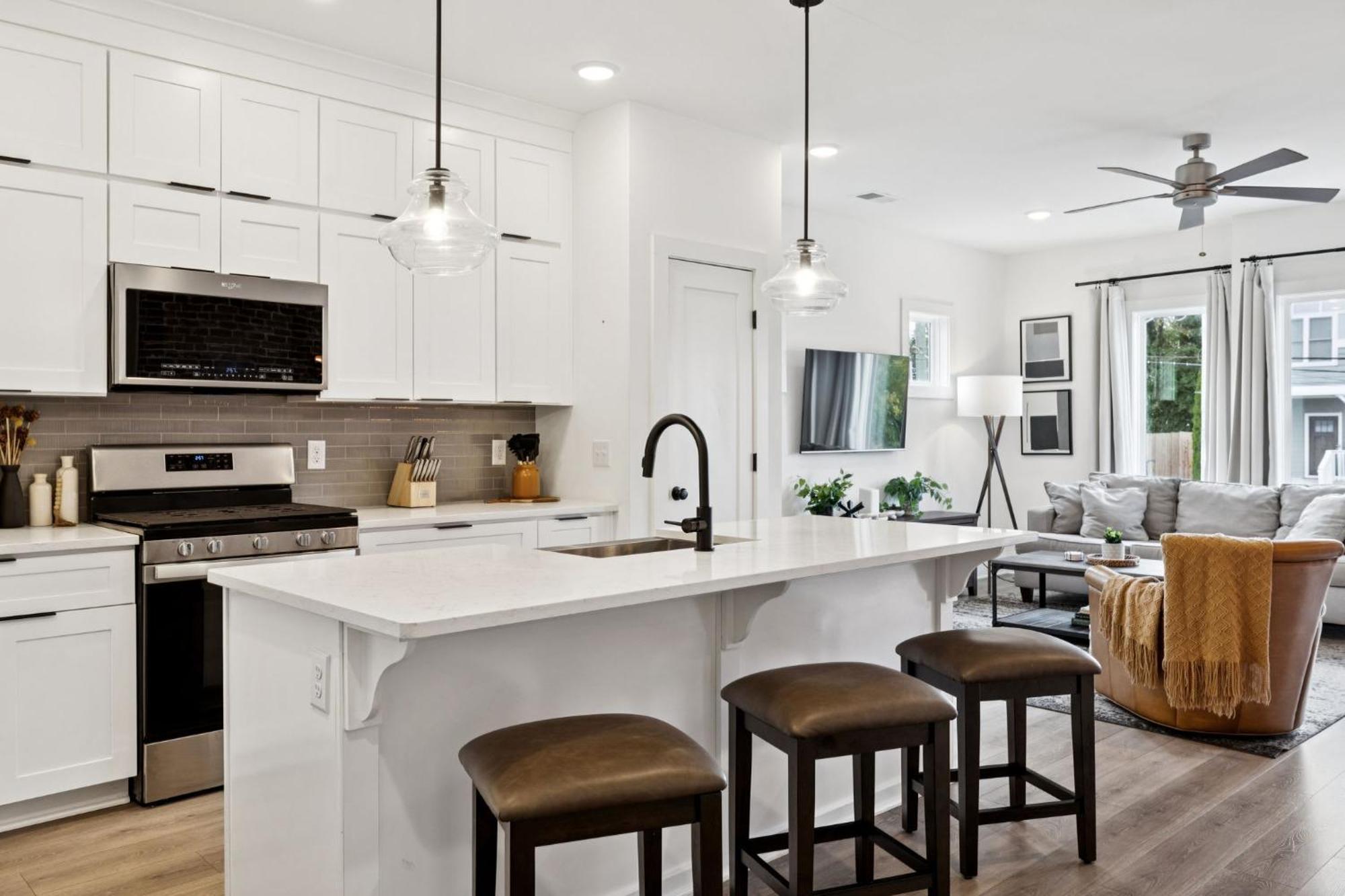 New Nash Modern Luxurious Space W Rooftop Views Holiday home Nashville