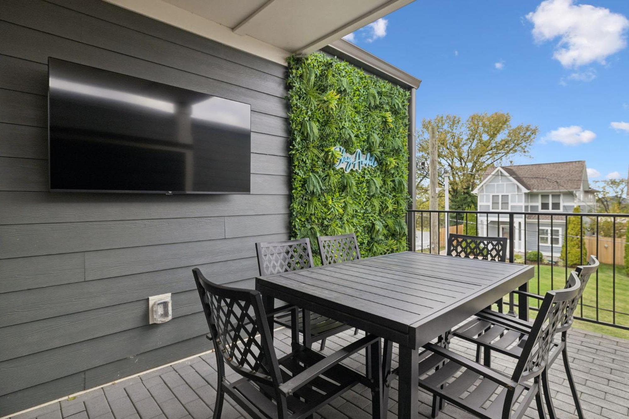 New Nash Modern Luxurious Space W Rooftop Views