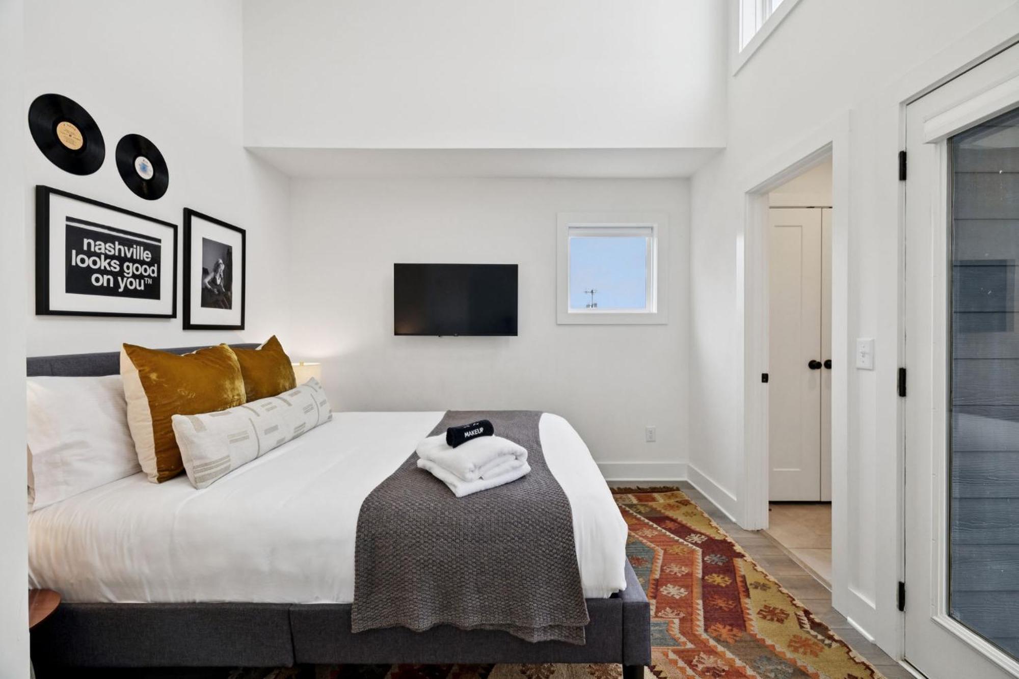 New Nash Modern Luxurious Space W Rooftop Views Holiday home Nashville