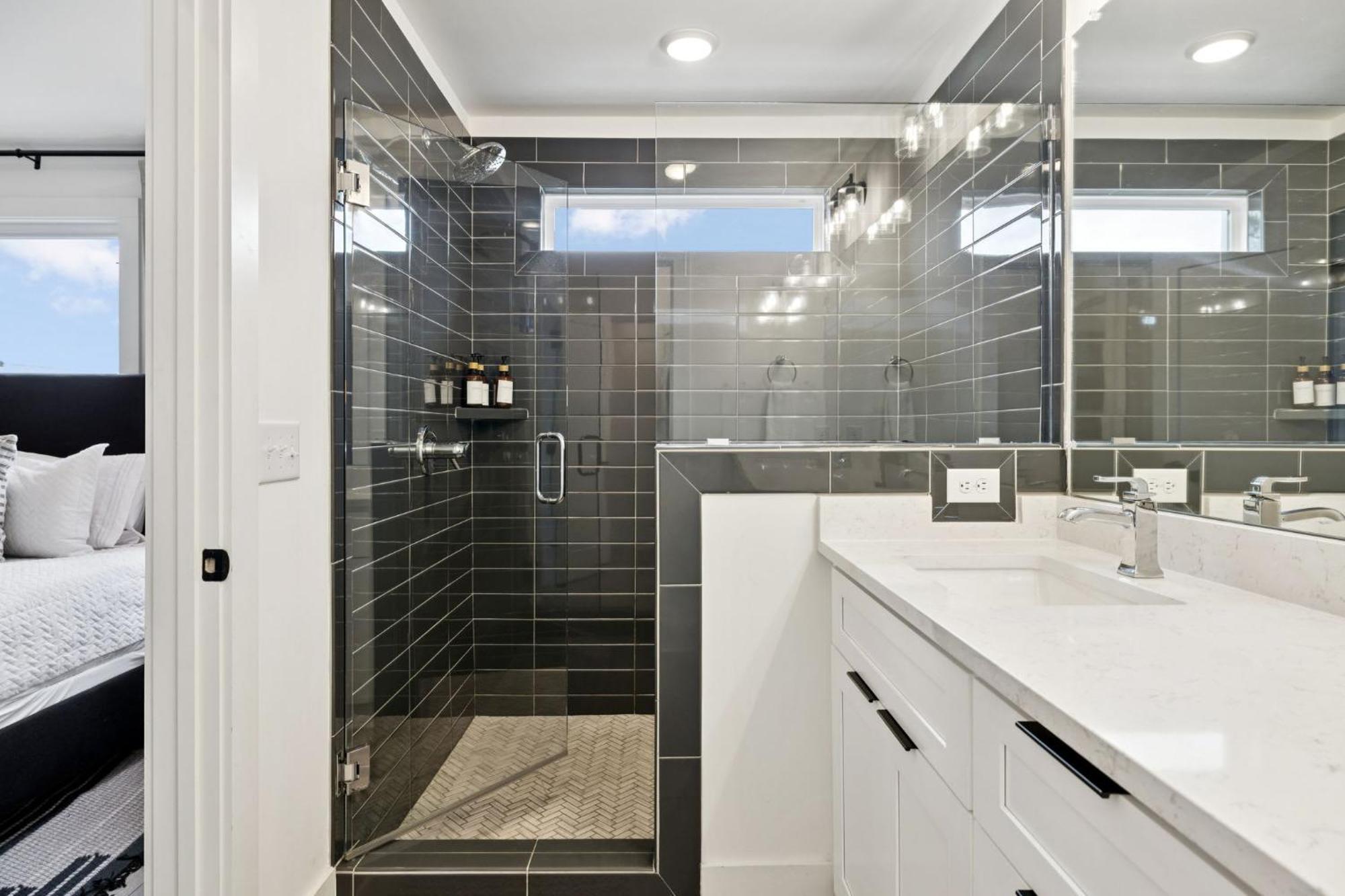 New Nash Modern Luxurious Space W Rooftop Views Nashville