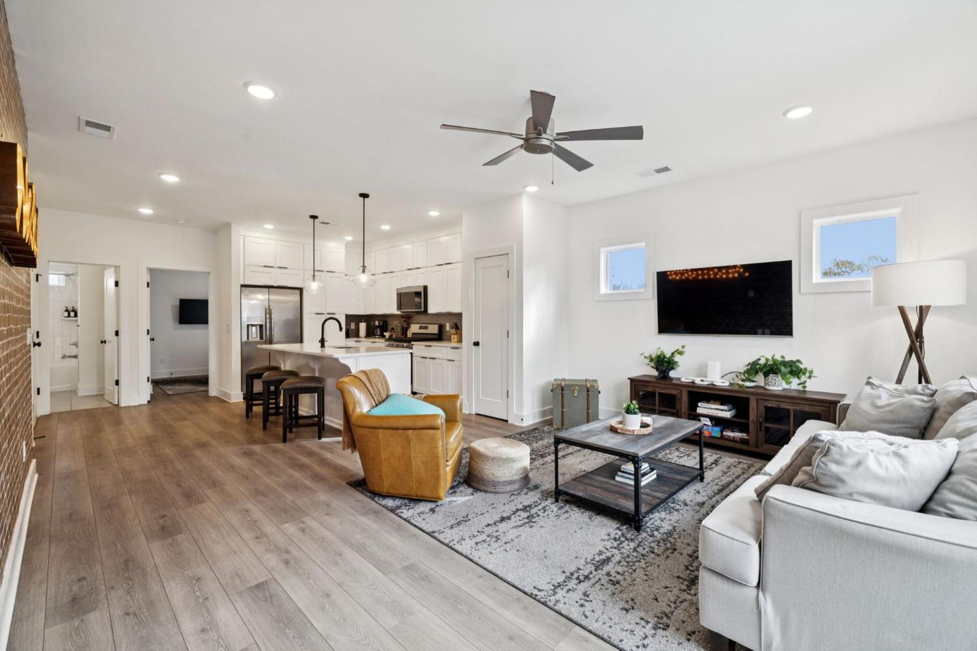 New Nash Modern Luxurious Space W Rooftop Views Holiday home Nashville