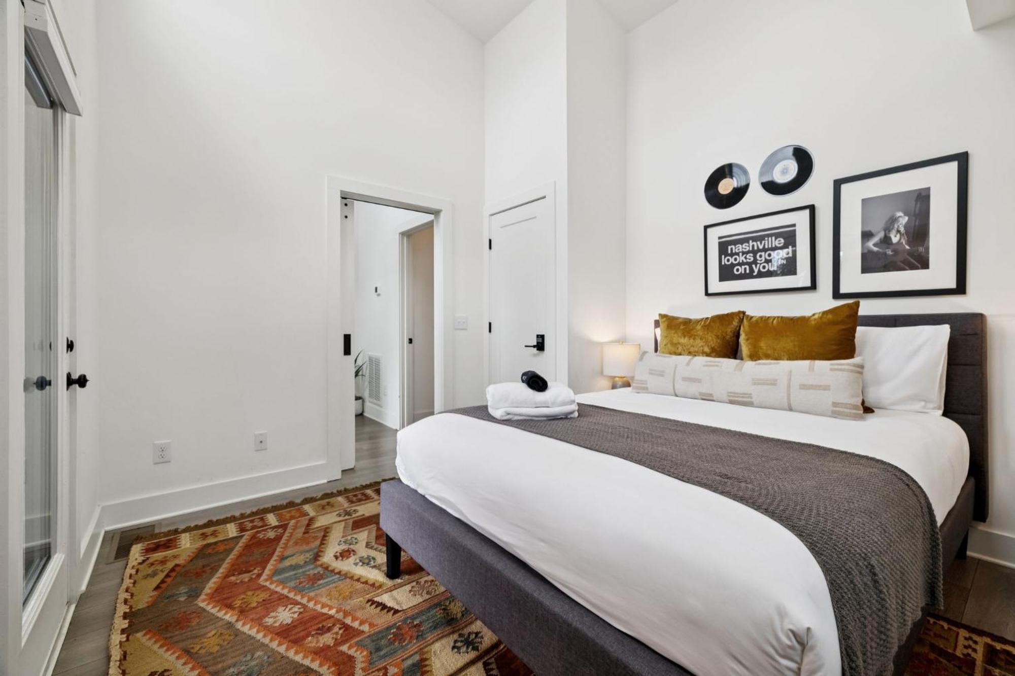 New Nash Modern Luxurious Space W Rooftop Views Holiday home Nashville