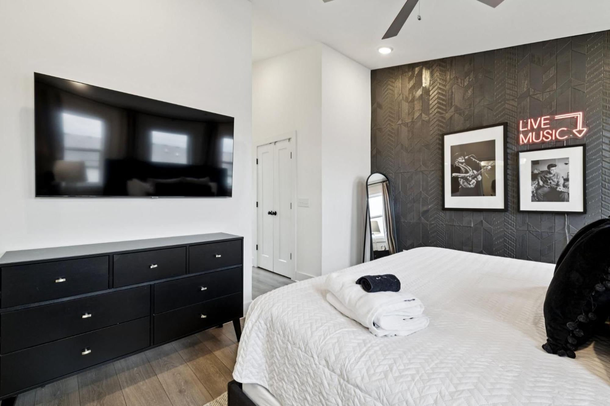 New Nash Modern Luxurious Space W Rooftop Views Nashville