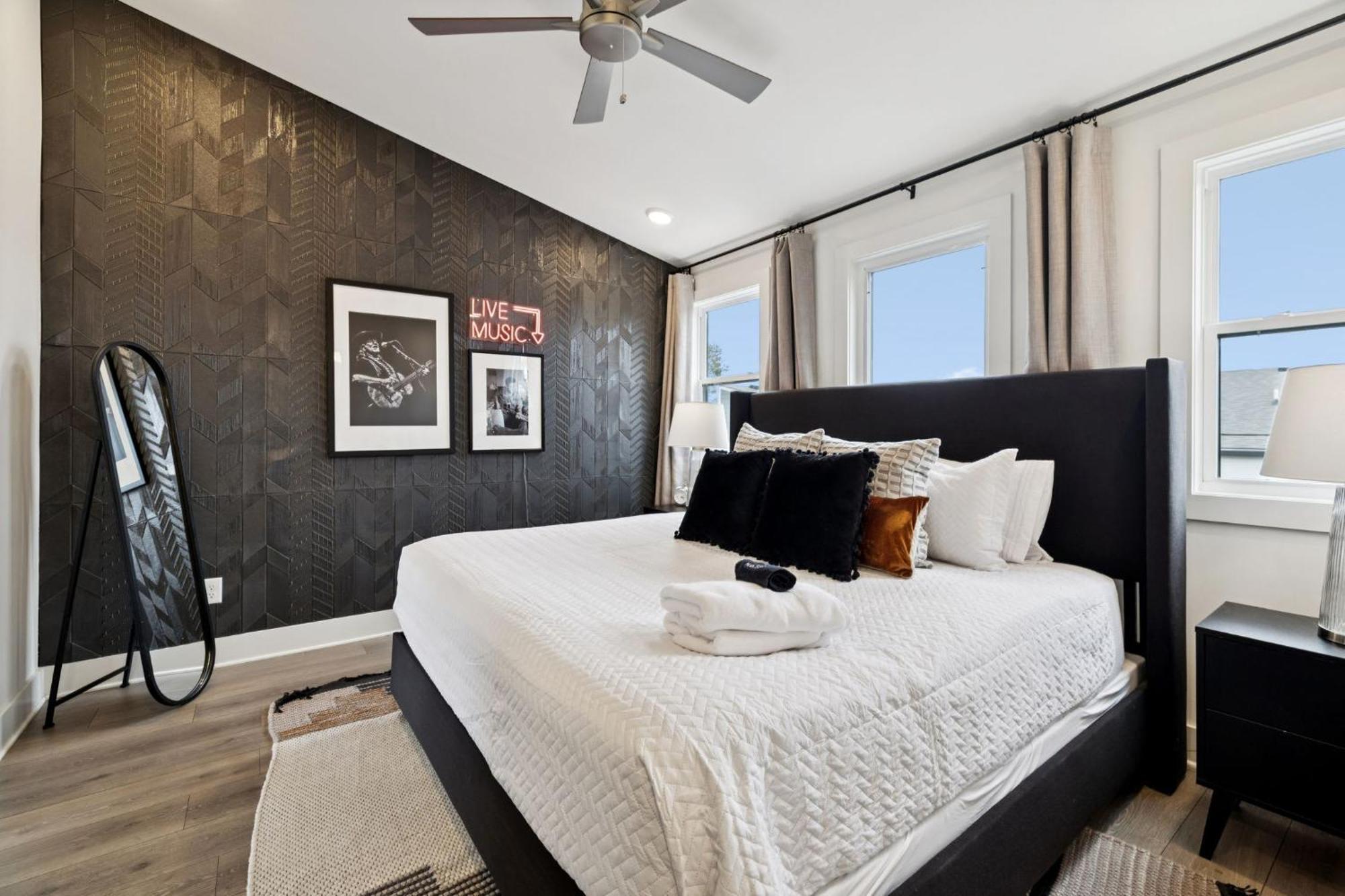 New Nash Modern Luxurious Space W Rooftop Views * Nashville