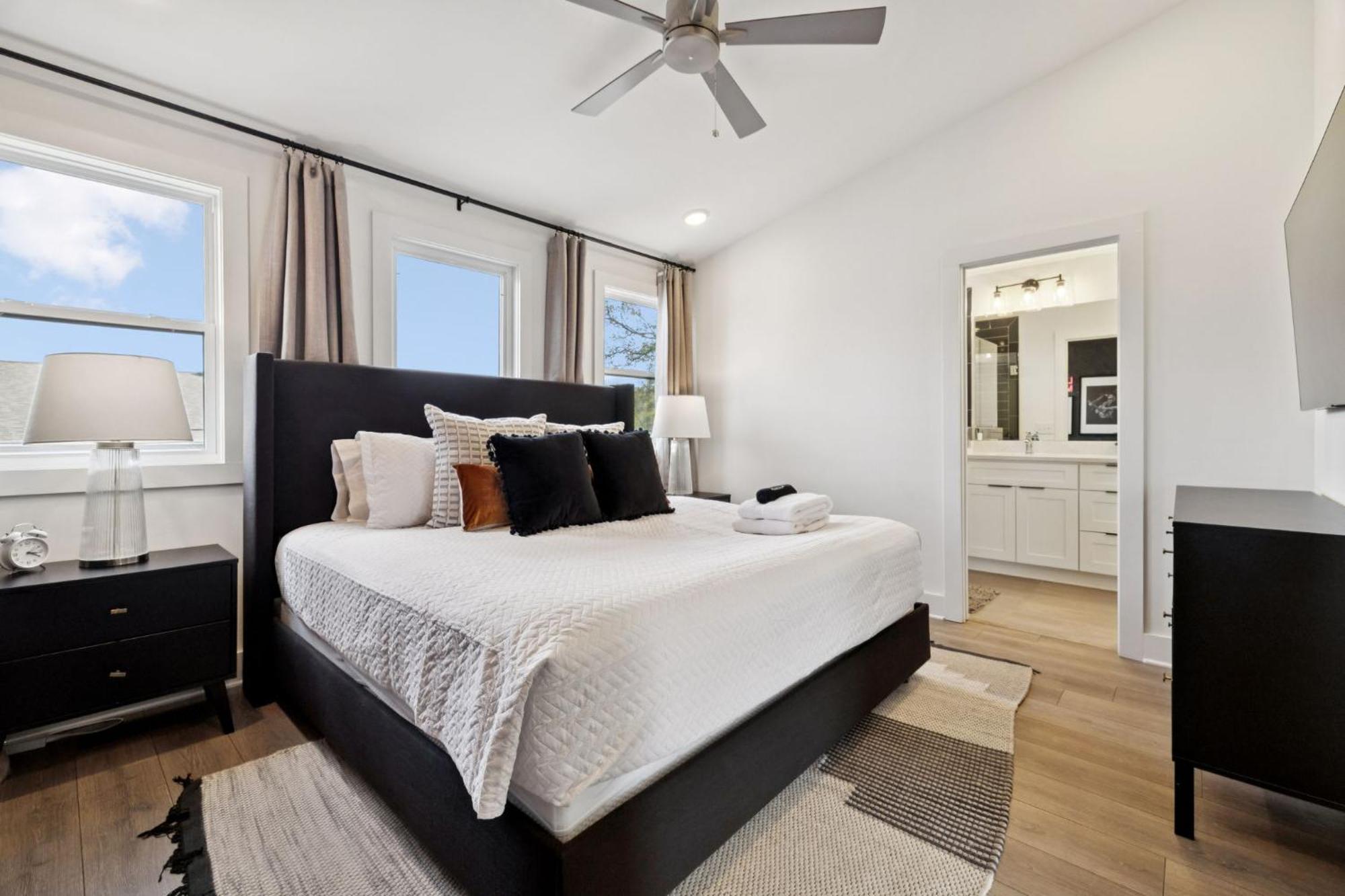 Holiday home New Nash Modern Luxurious Space W Rooftop Views *