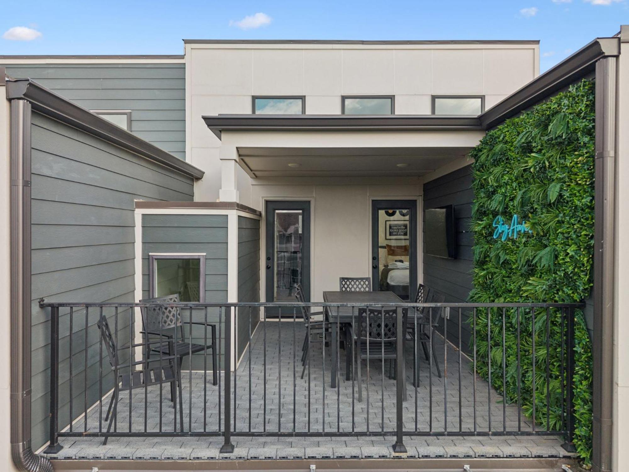 New Nash Modern Luxurious Space W Rooftop Views Nashville