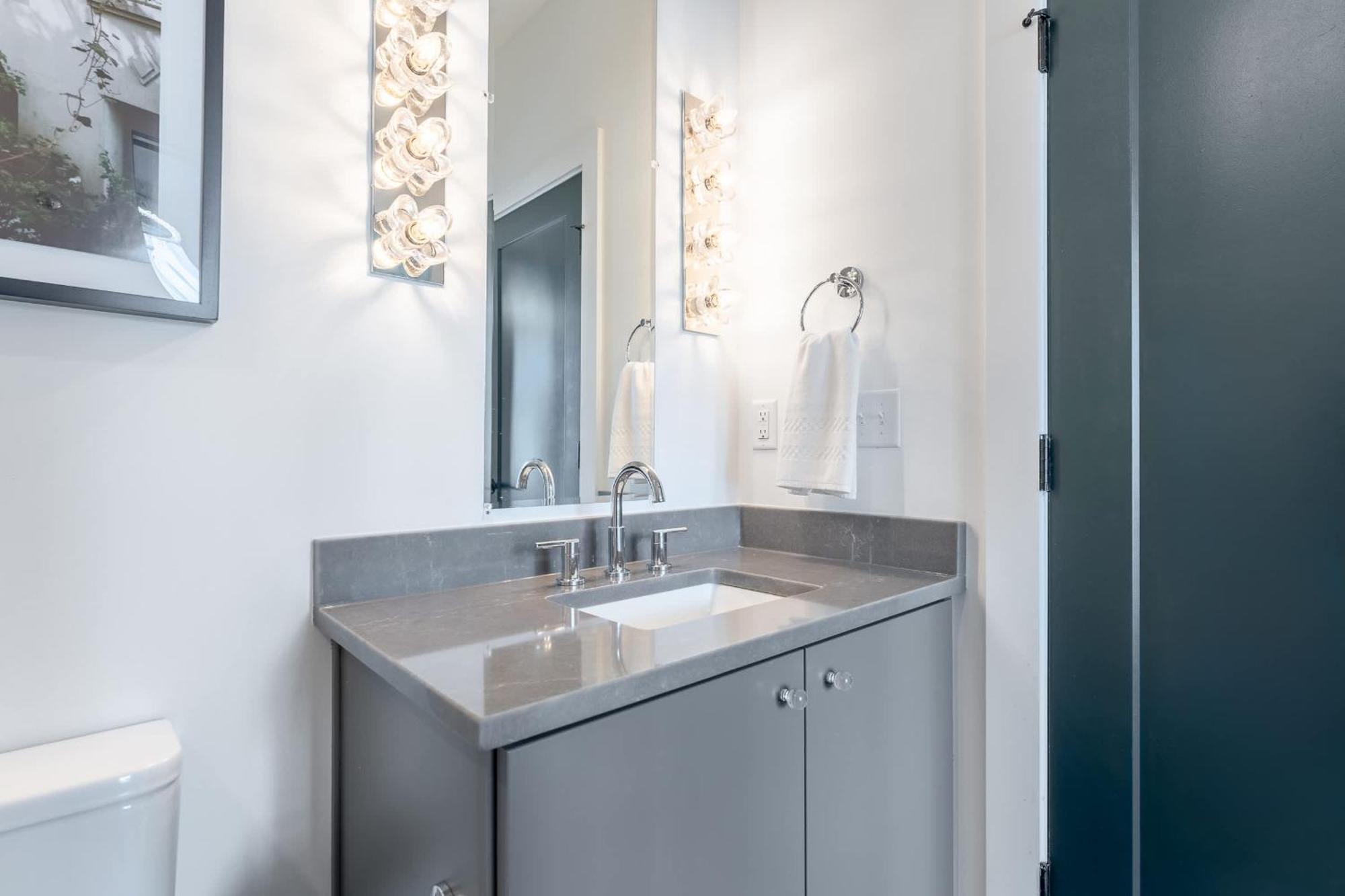 8br Rooftops With Hot Tub Fire Pit Skyline Views