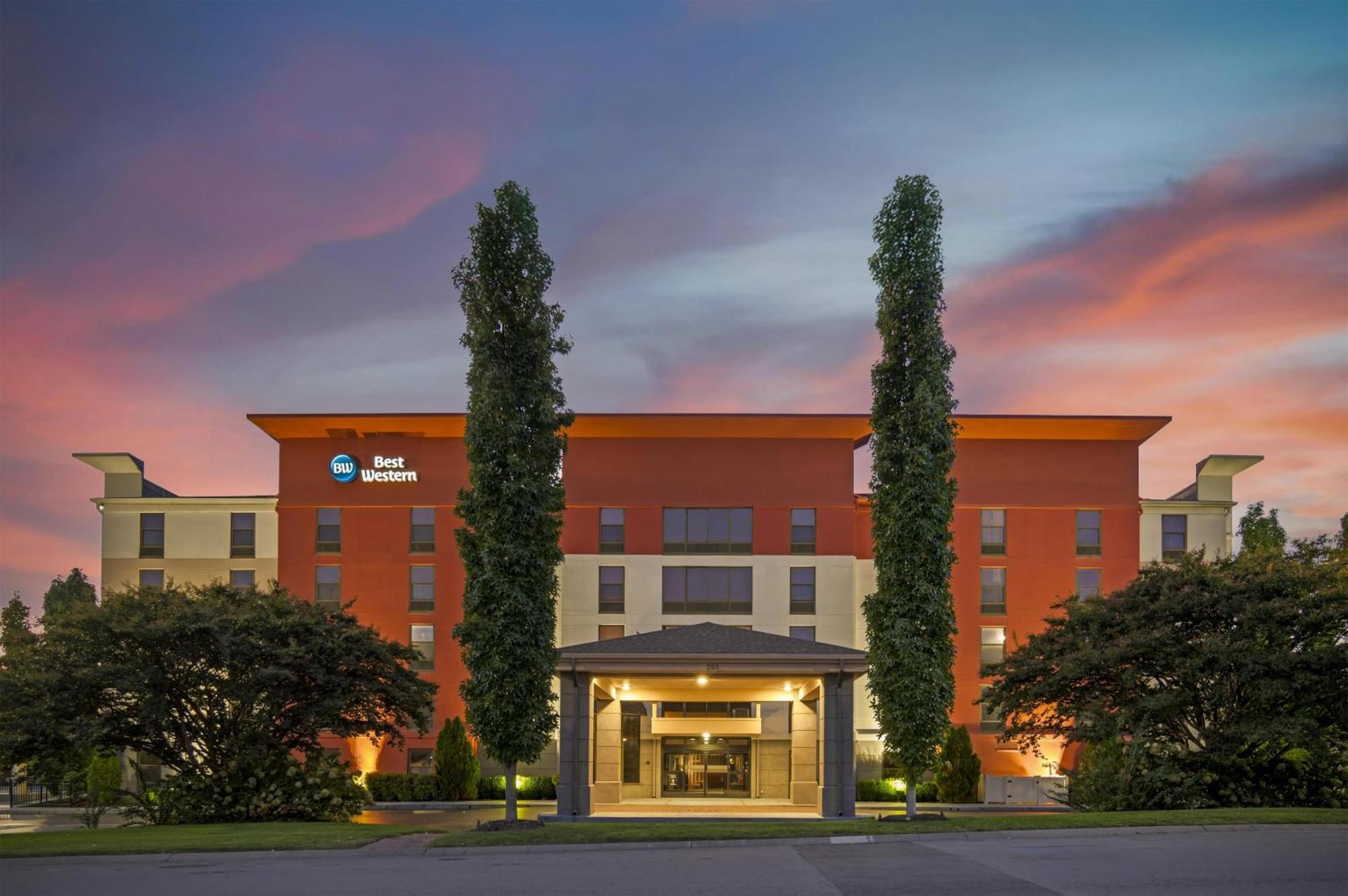 Hotel Western Near Opryland 3*