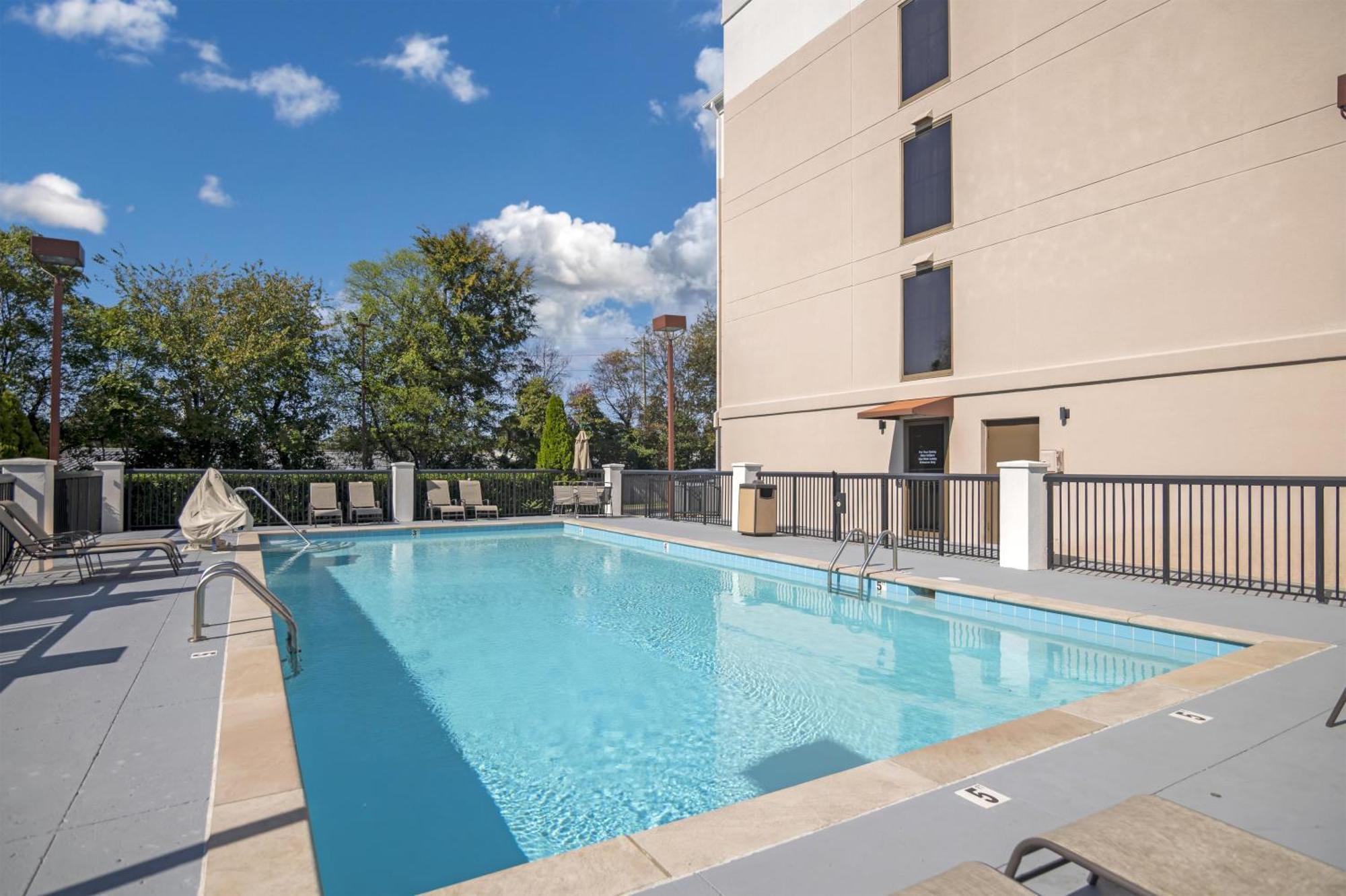 Hotel Western Near Opryland 3*