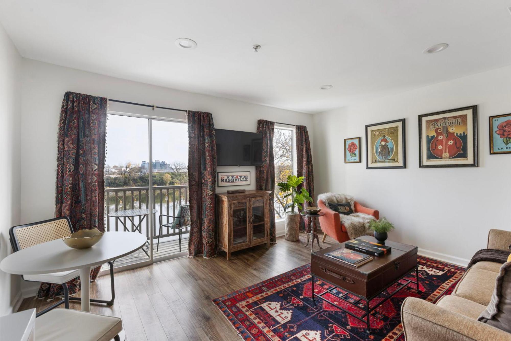 Downtown Riverfront Unit 820 *