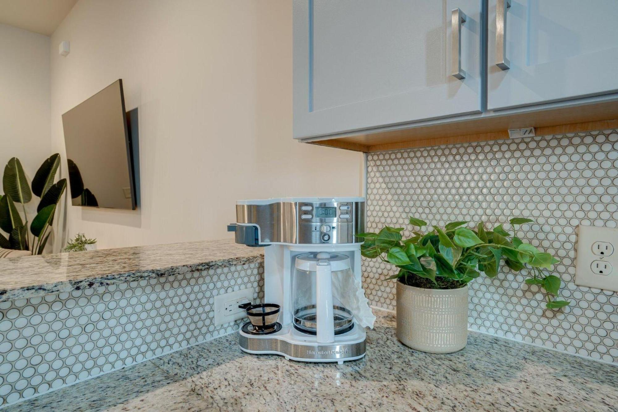 Holiday home Lofts At 30th - Modern Escape - Mins To Broadway *