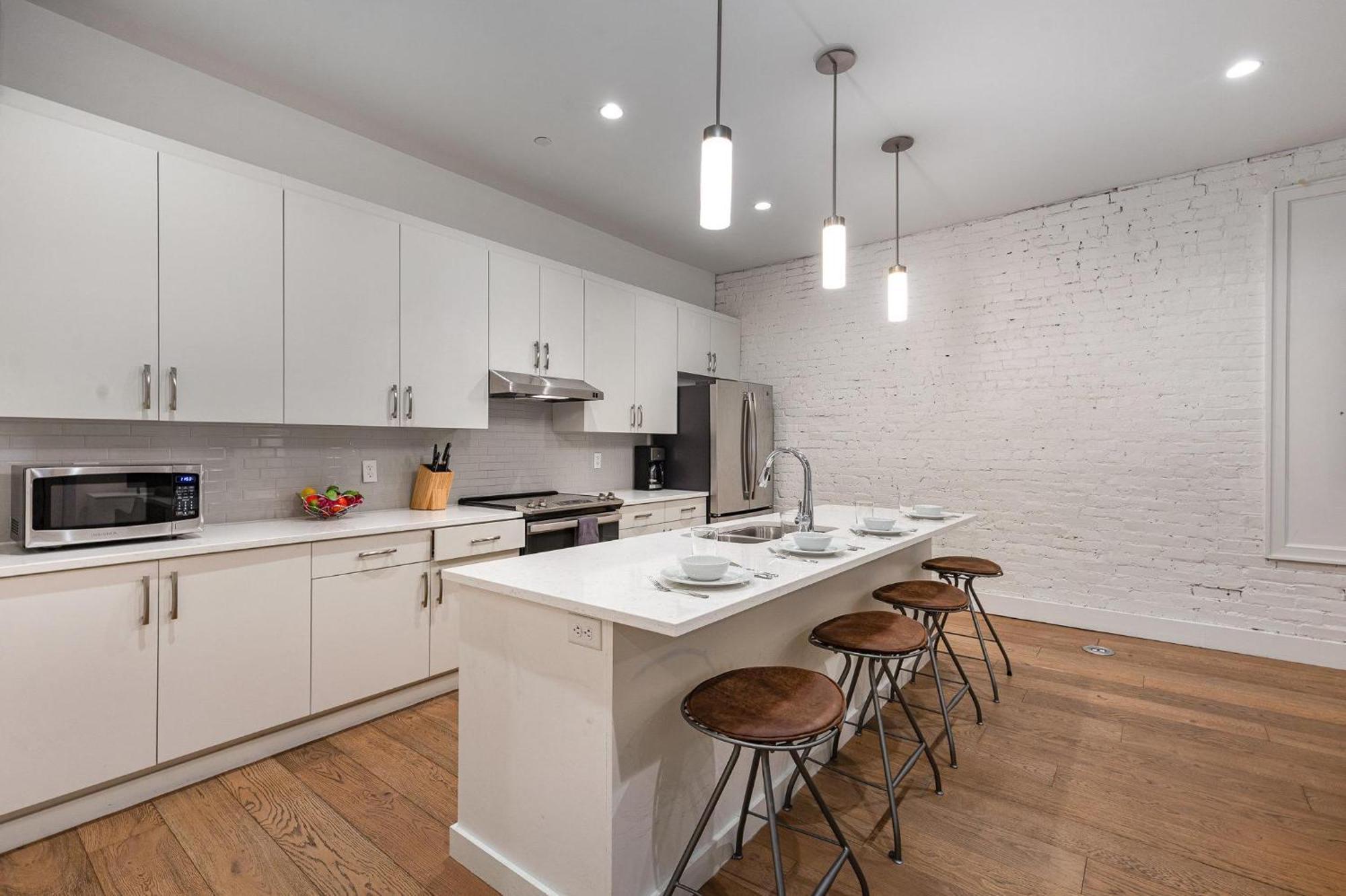 The Saddlery-frequency-2 Units-walk 2 Broadway Holiday home *