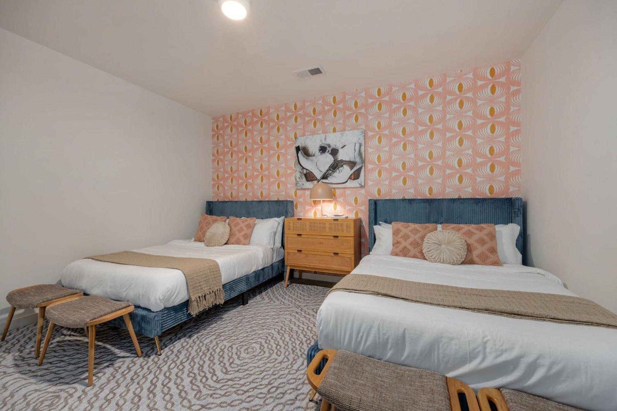 Hyve - Cowgirl Twirl - Walk To Broadway