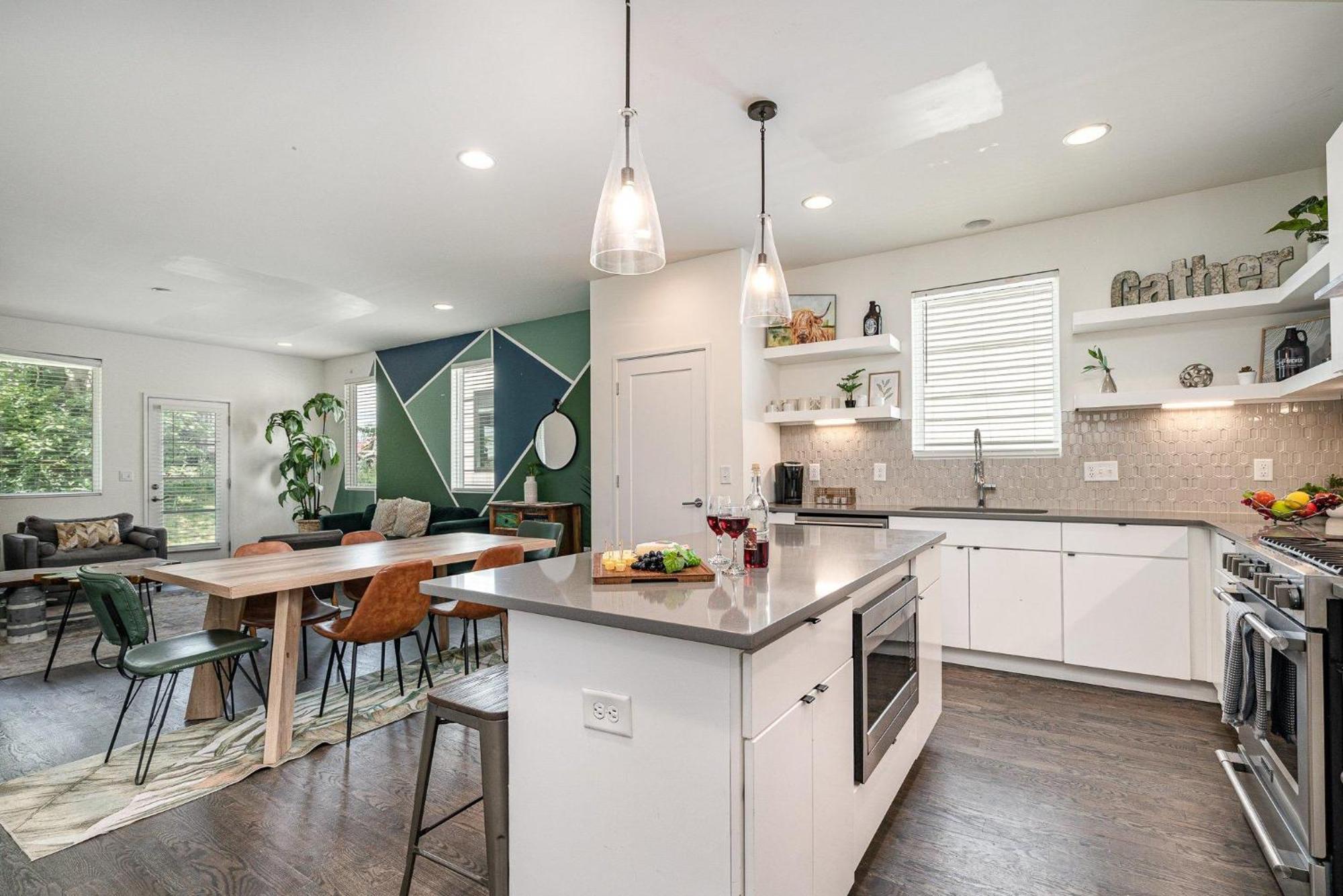 Riff & Rest - 2 Stylish Homes - Mins To Germantown Holiday home