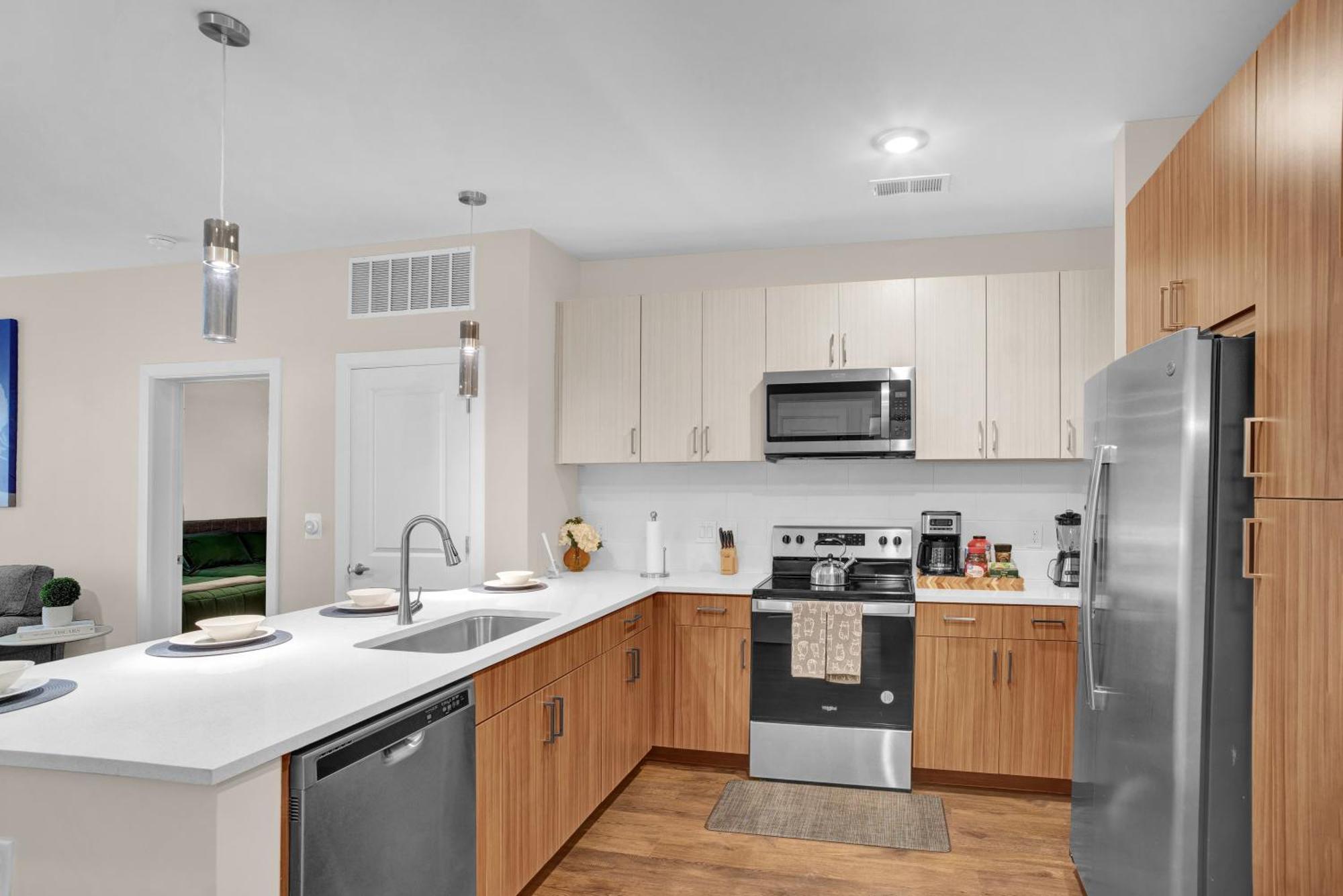 Grand Palace Pool Gym Parking Apartment Nashville