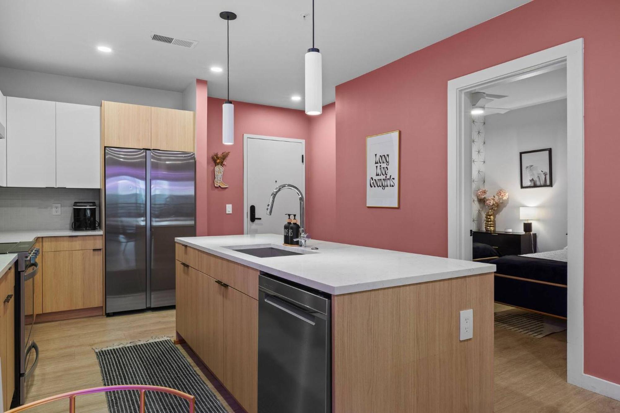 Walk To Broadway- Pool & Cabanas-luxury Apartment *