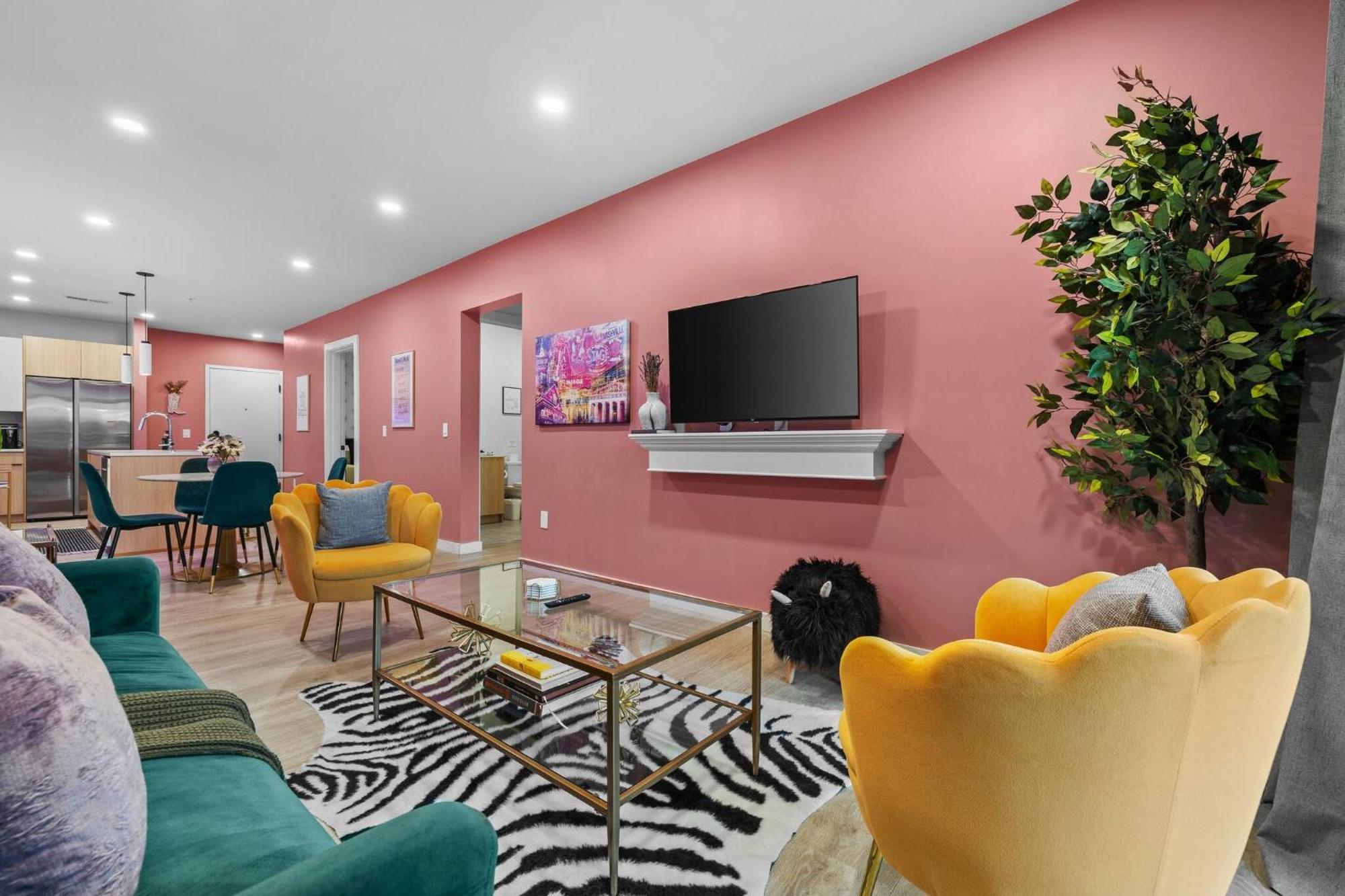 Walk To Broadway- Pool & Cabanas-luxury * Nashville