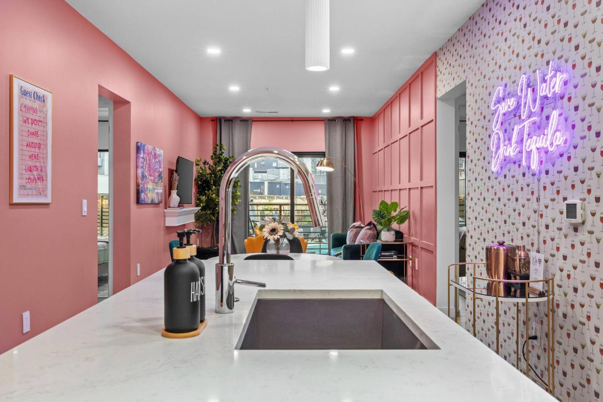 Walk To Broadway- Pool & Cabanas-luxury * Nashville