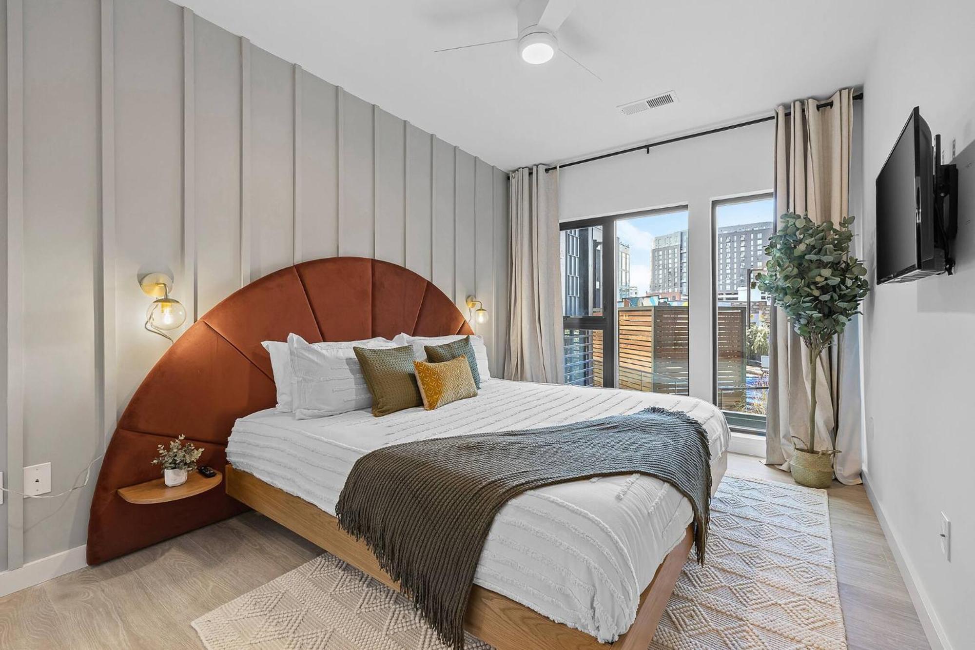 Walk To Broadway- Pool & Cabanas-luxury