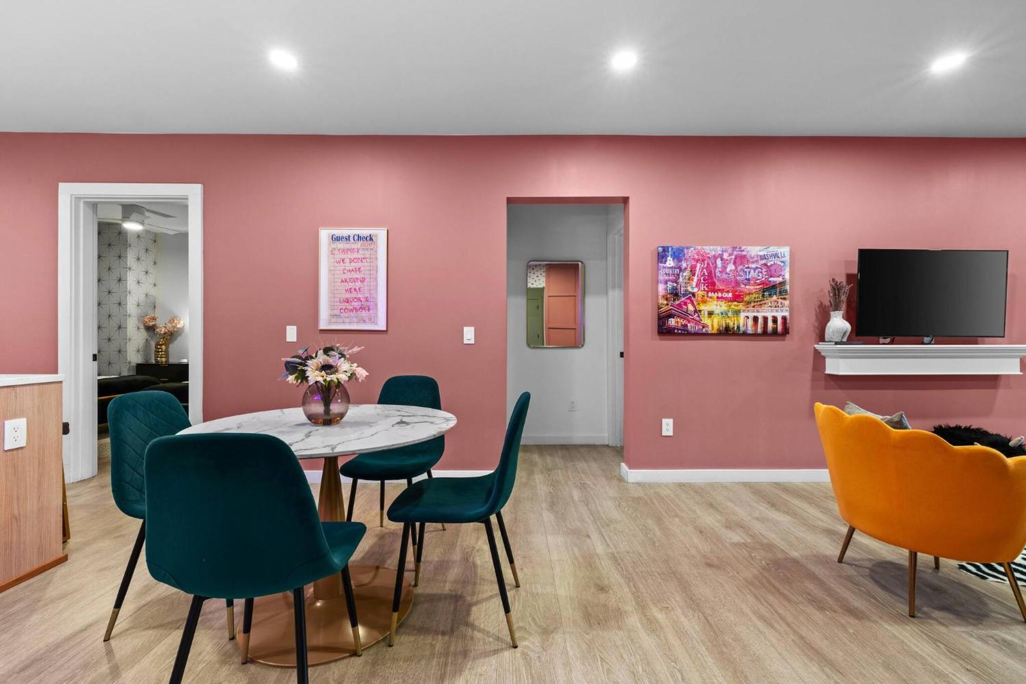 Walk To Broadway- Pool & Cabanas-luxury Apartment Nashville