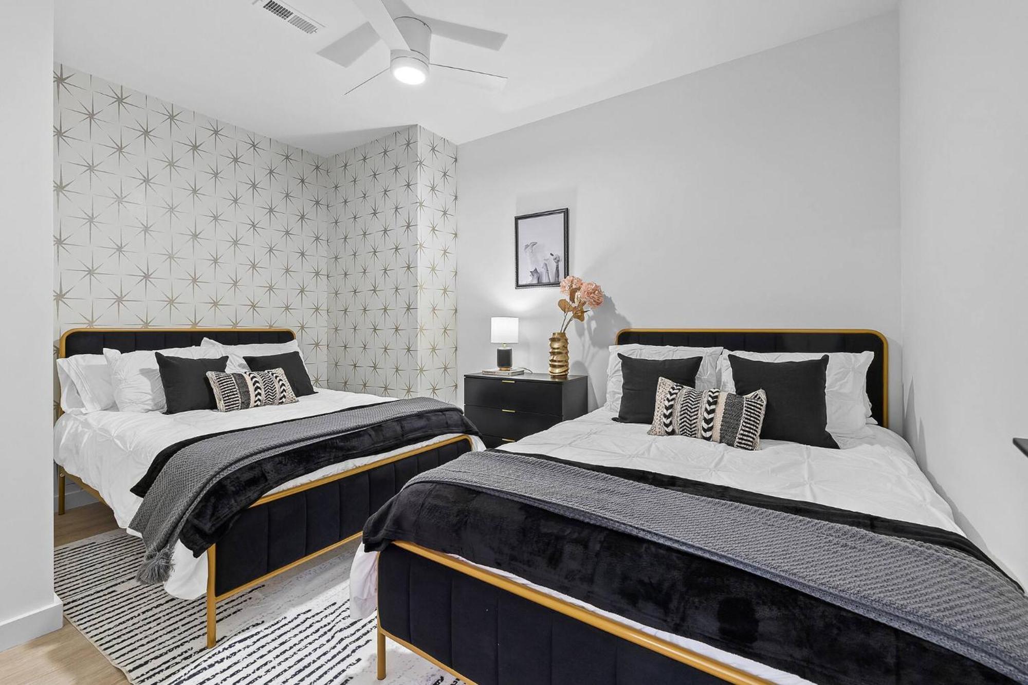 Walk To Broadway- Pool & Cabanas-luxury