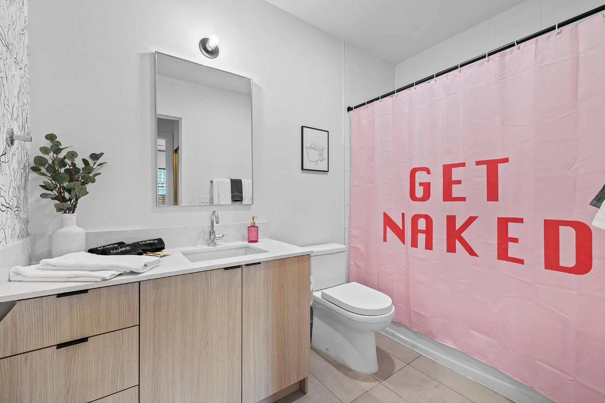 Walk To Broadway- Pool & Cabanas-luxury