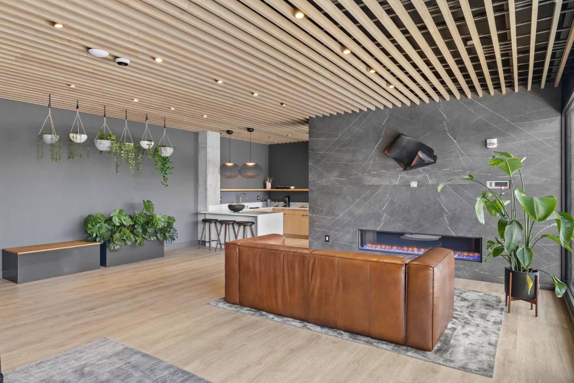 Walk To Broadway- Pool & Cabanas-luxury Apartment *