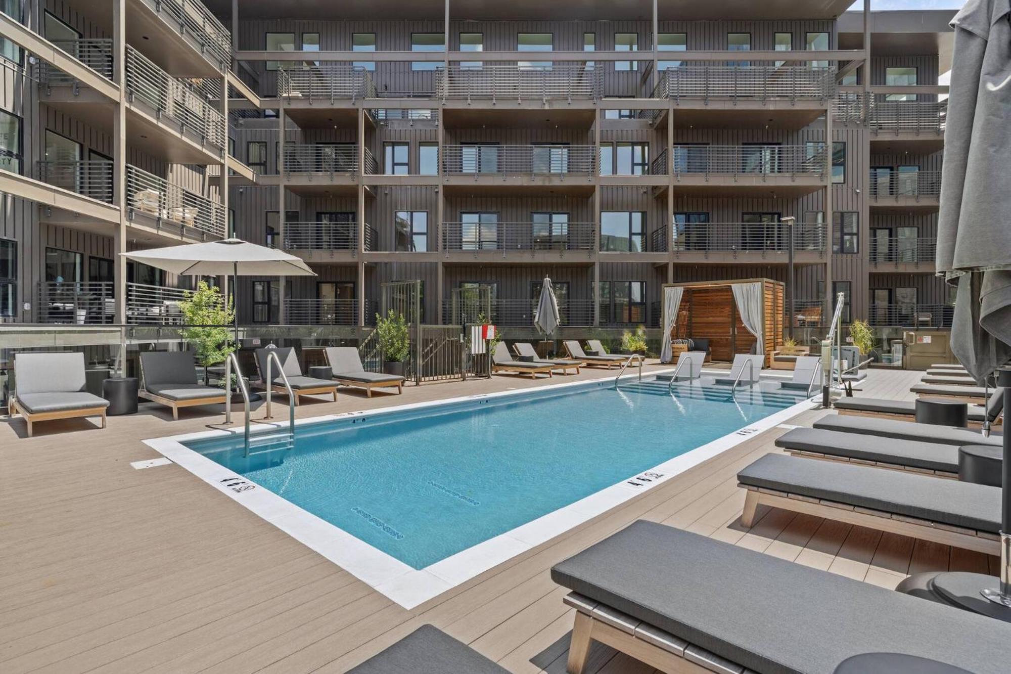 Walk To Broadway- Pool & Cabanas-luxury * Nashville