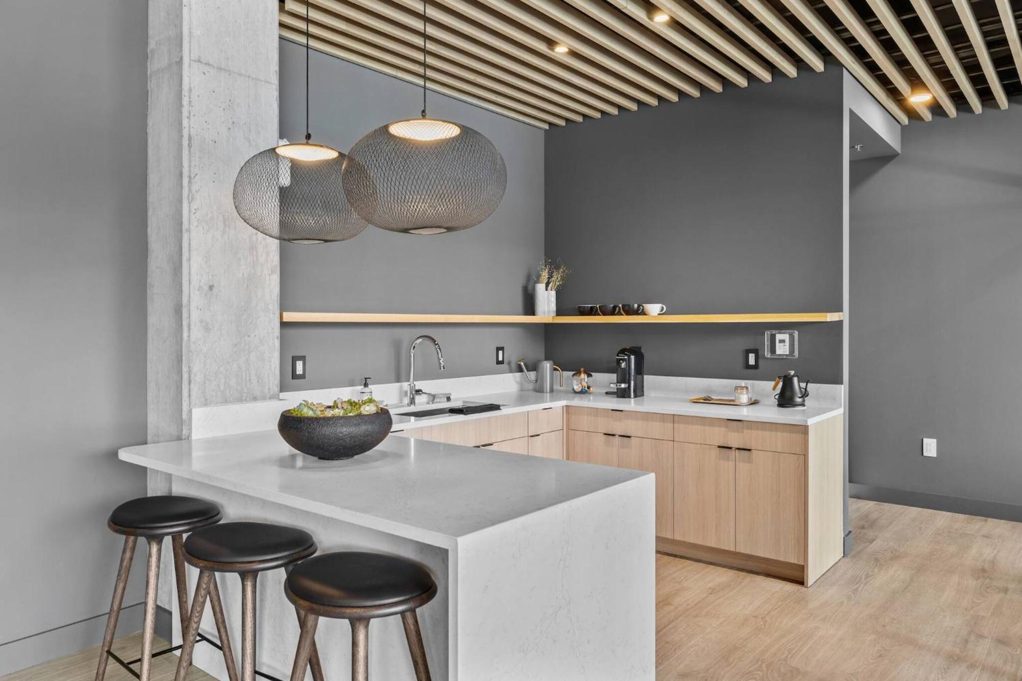 Walk To Broadway- Pool & Cabanas-luxury * Nashville