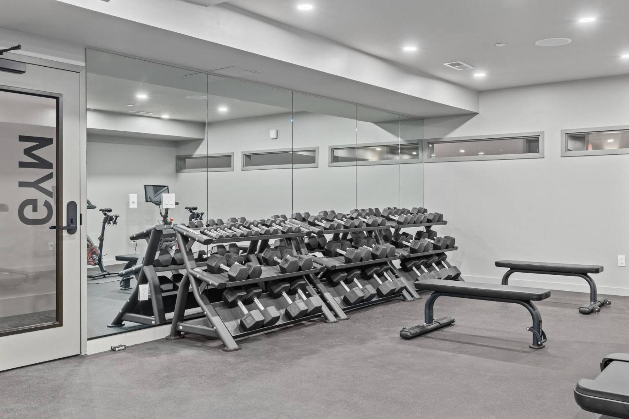 Apartment Walk To Broadway- Pool & Cabanas-luxury