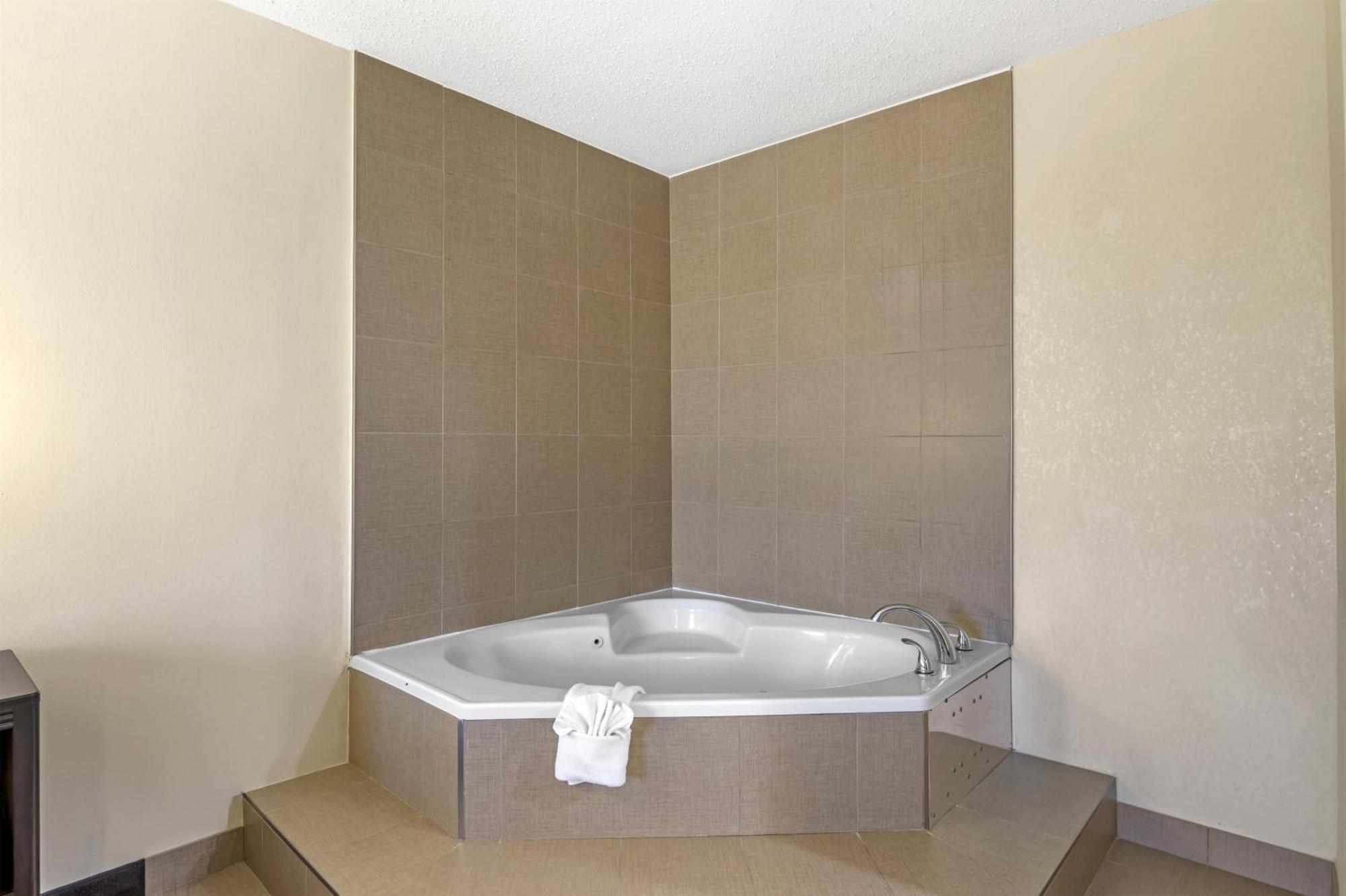 Hotel Western Near Opryland 3*