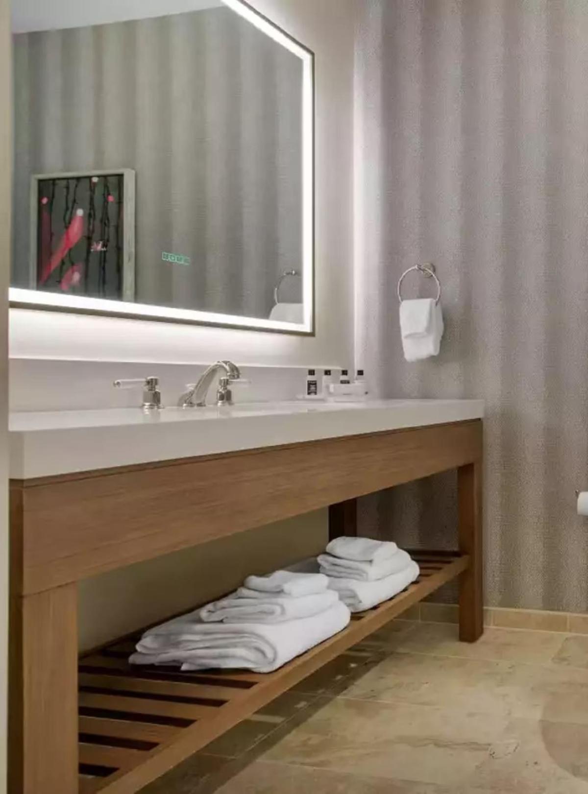 Hotel Cambria Downtown