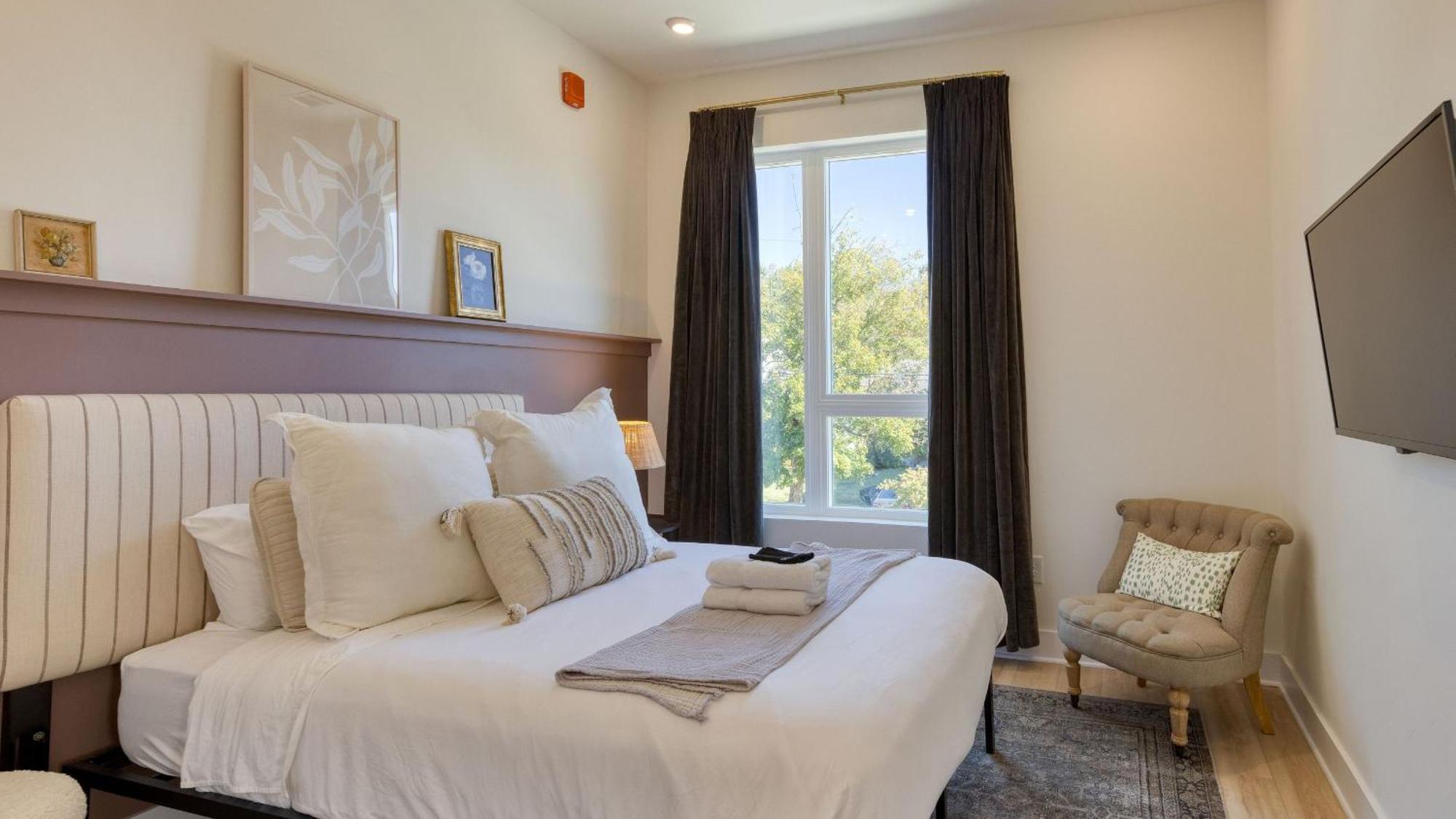 Modern Getaway Minutes From Downtown Five Points Hearth And Hideout By Avantstay *