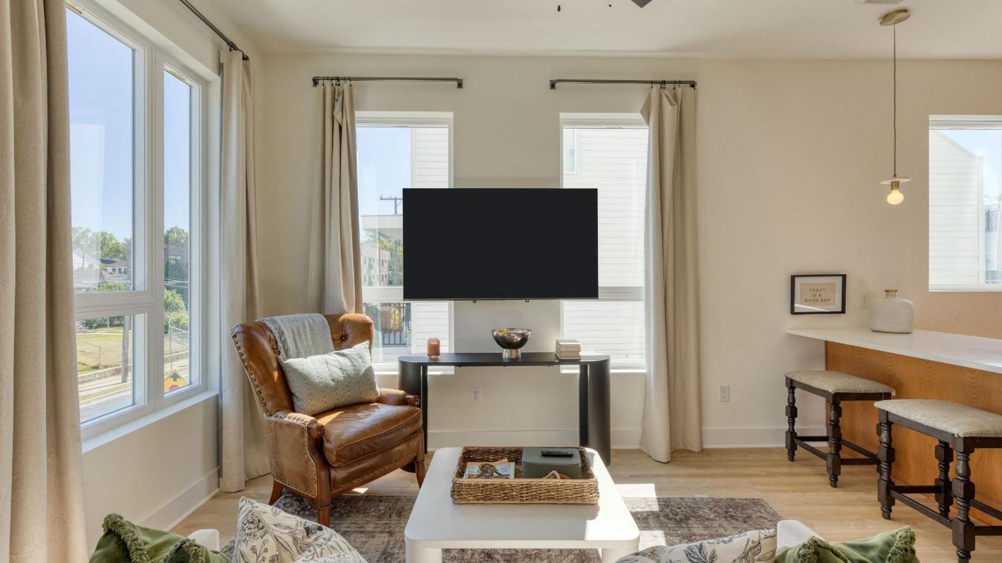 Modern Getaway Minutes From Downtown Five Points Hearth And Hideout By Avantstay * Nashville