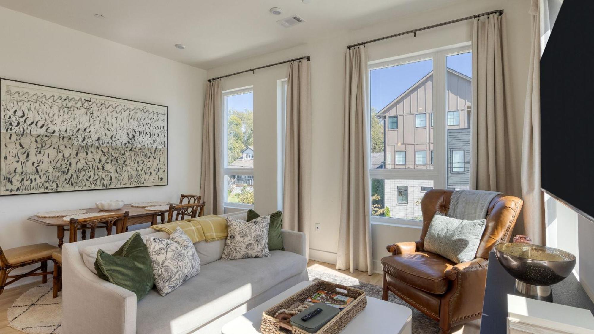 Modern Getaway Minutes From Downtown Five Points Hearth And Hideout By Avantstay Nashville