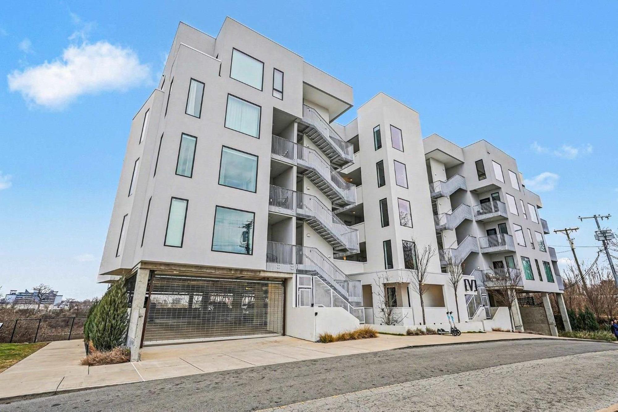 Holiday home Modern 2 Bdr W River View Balcony Walk To Dt Nashville