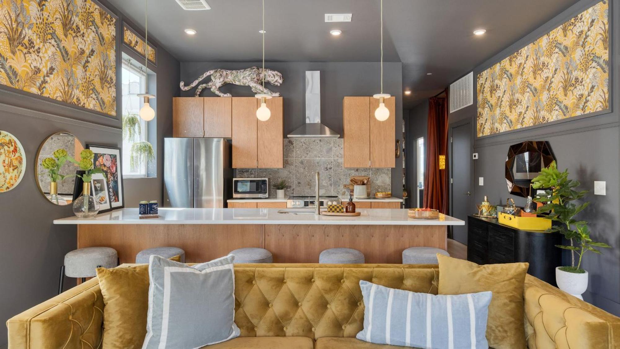 Colorful 4br W Artful Design Dining Easy Access To Broadway The Bloom House By Avantstay