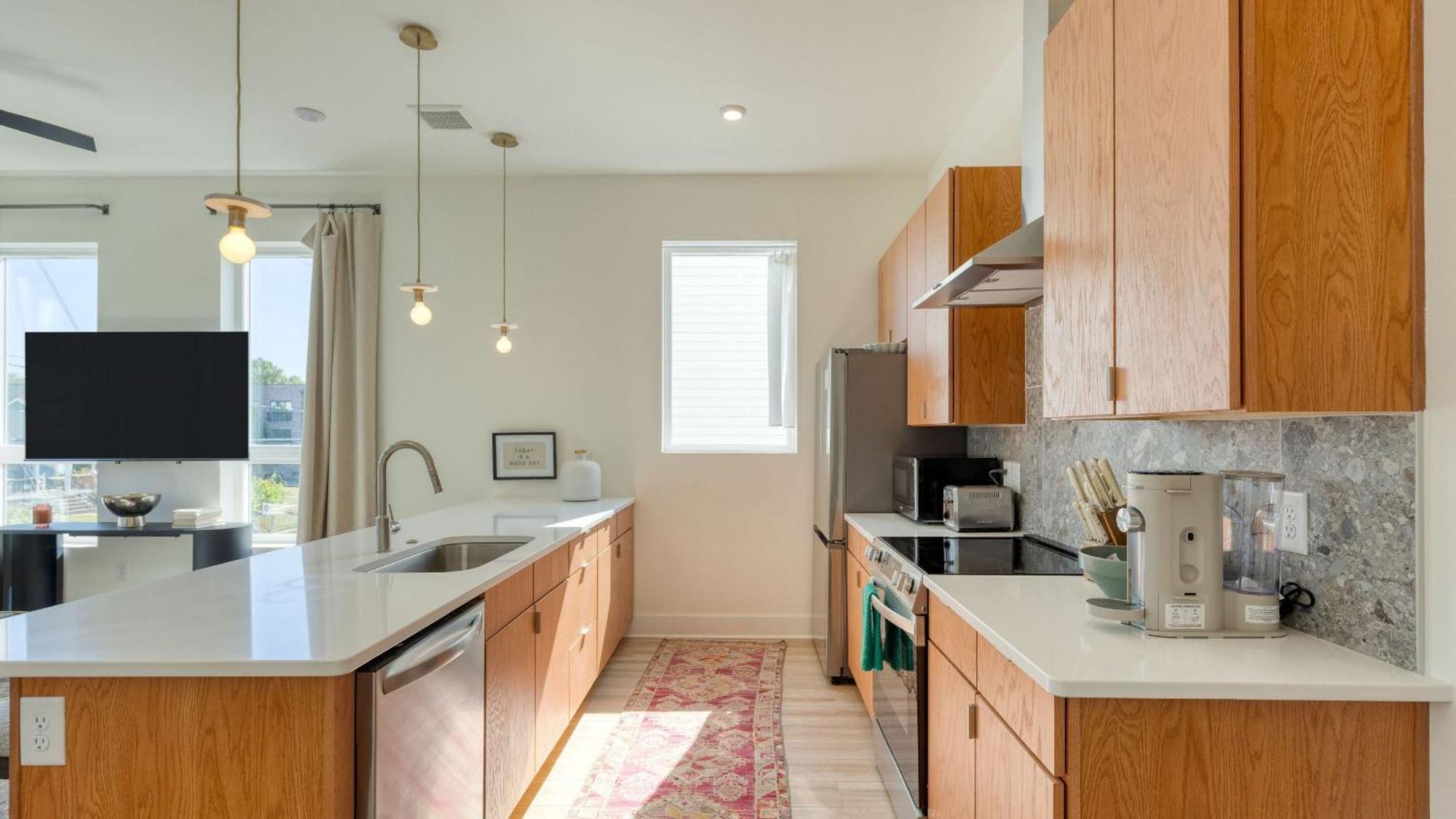 Modern Getaway Minutes From Downtown Five Points Hearth And Hideout By Avantstay Nashville