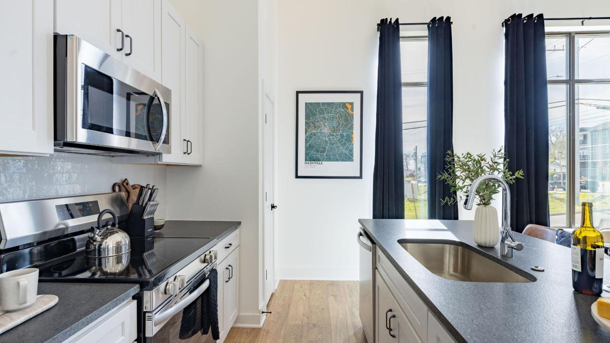 New Build 2 Minutes From Downtown Dining Entertainment Holiday home