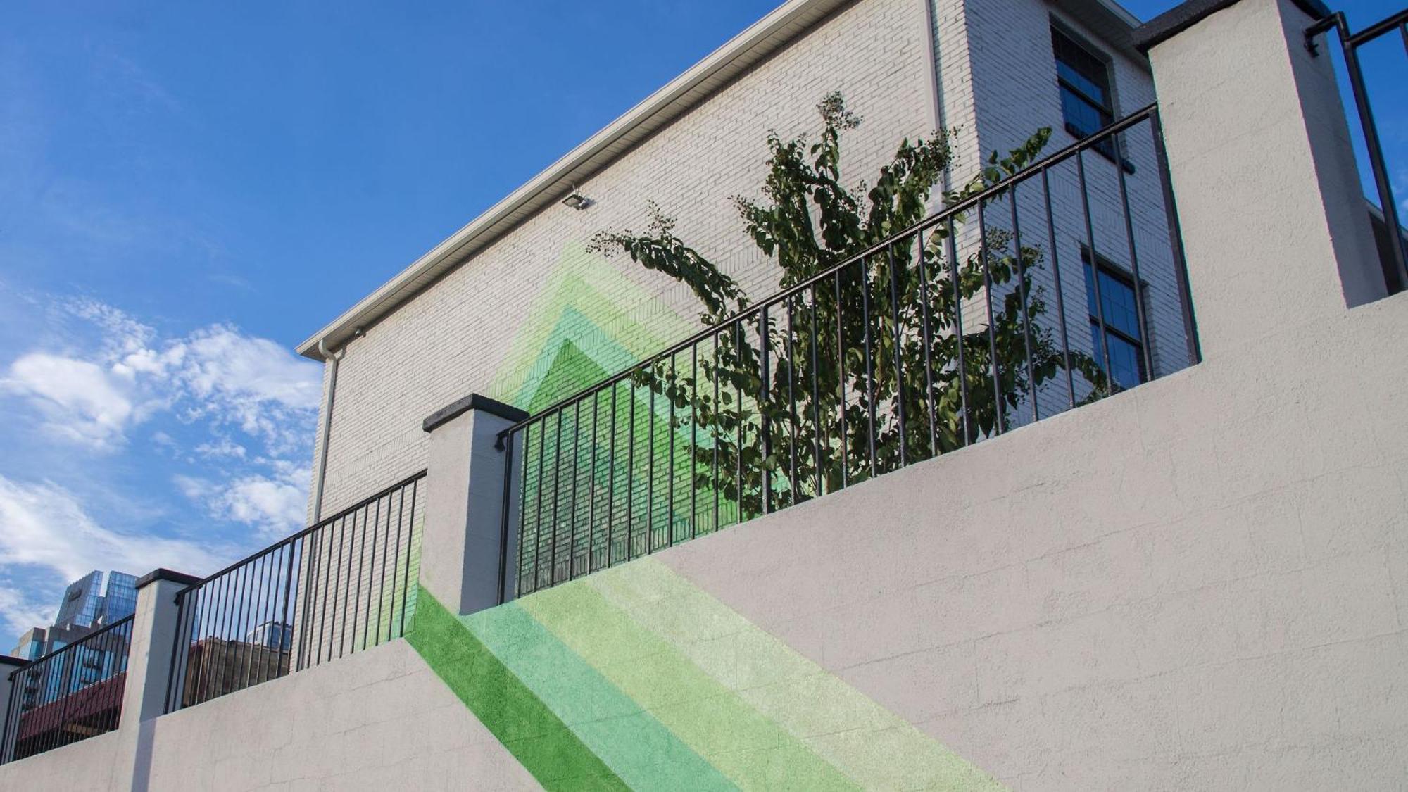 Holiday home Sleeps 8 Walkable Sobro W Local Art Vibes - By Avantstay