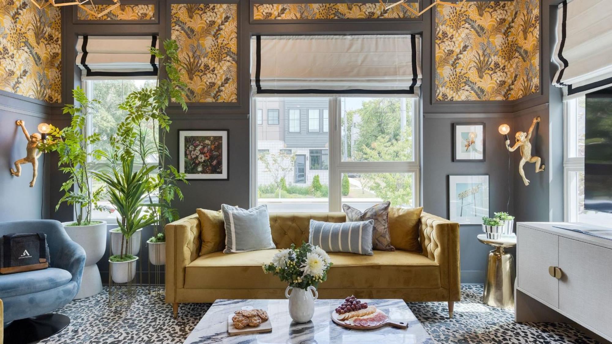 Colorful 4br W Artful Design Dining Easy Access To Broadway The Bloom House By Avantstay *