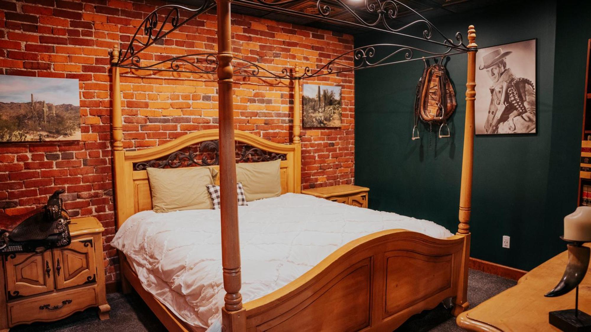 Rockstar Mansion By Broadway Holiday home *