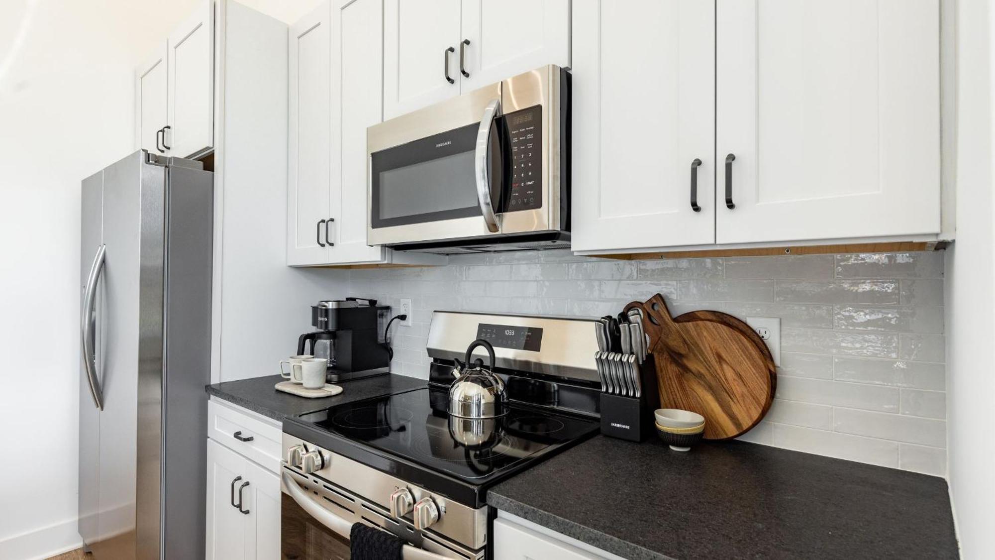 New Build Sleeps 12 2 Modern Design Near Downtown Holiday home