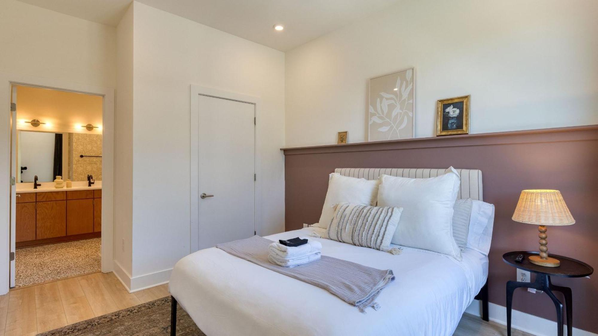 Modern Getaway Minutes From Downtown Five Points Hearth And Hideout By Avantstay Holiday home *