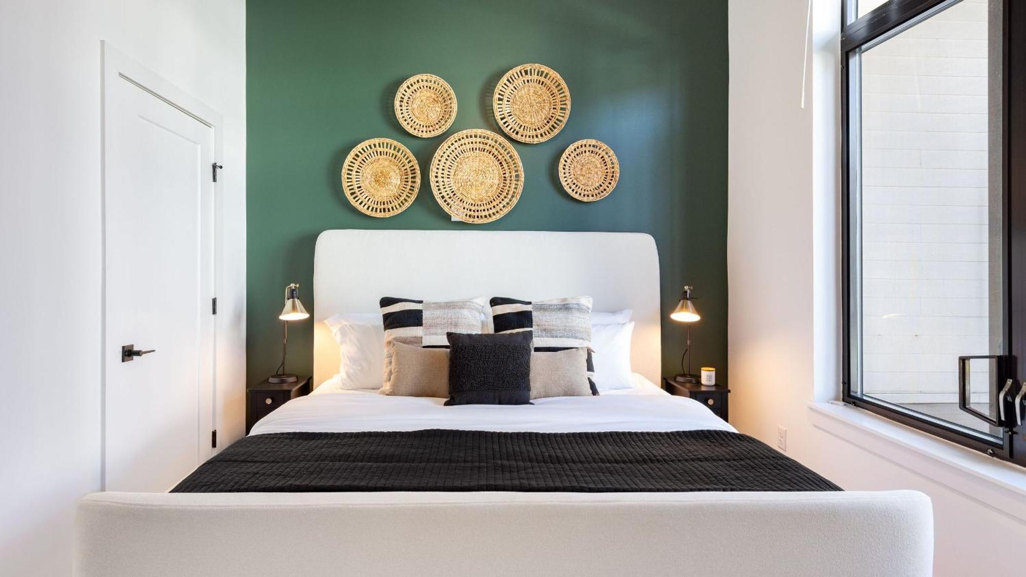 New Build Sleeps 12 2 Modern Design Near Downtown *