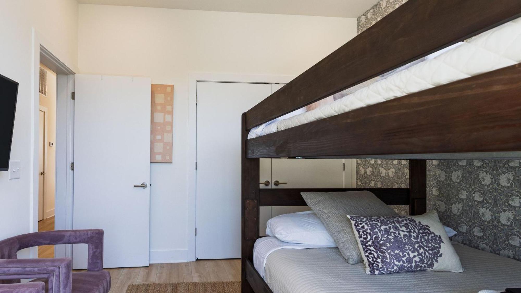 Modern Getaway Minutes From Downtown Five Points Hearth And Hideout By Avantstay Holiday home